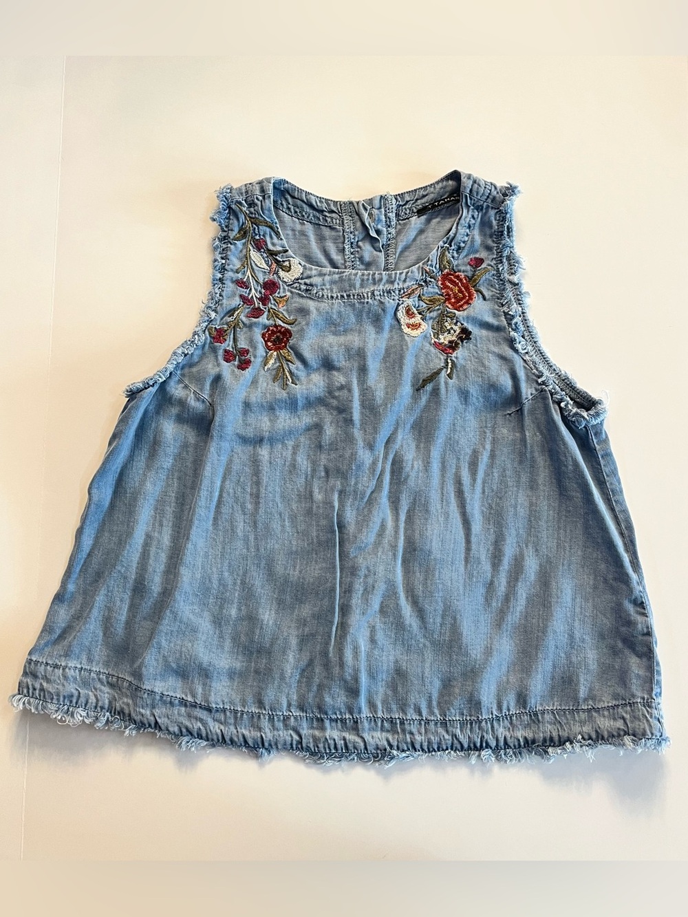 T Tahari Light Blue Denim Sleeveless Top with Floral Embroidery size Medium